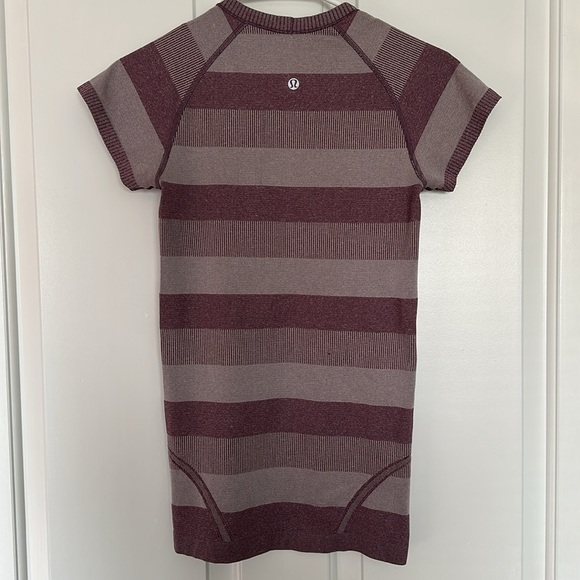 Lululemon Swiftly Tech Short Sleeve Purple and Grey Size 4 Great Condition - Picture 2 of 3
